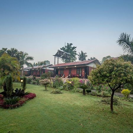 Jungle World Resort Sauraha Exterior foto