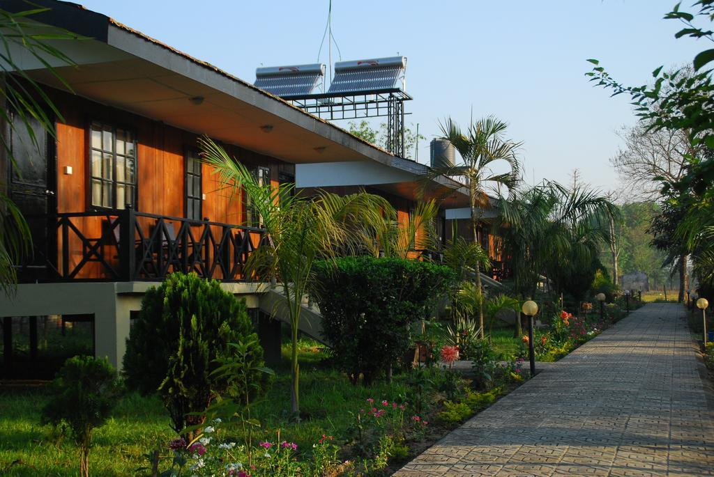 Jungle World Resort Sauraha Exterior foto