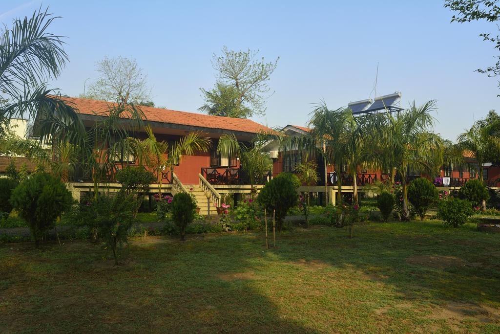 Jungle World Resort Sauraha Exterior foto