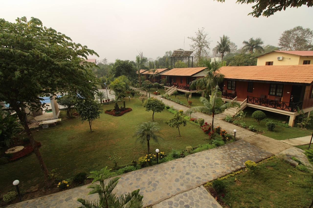 Jungle World Resort Sauraha Exterior foto