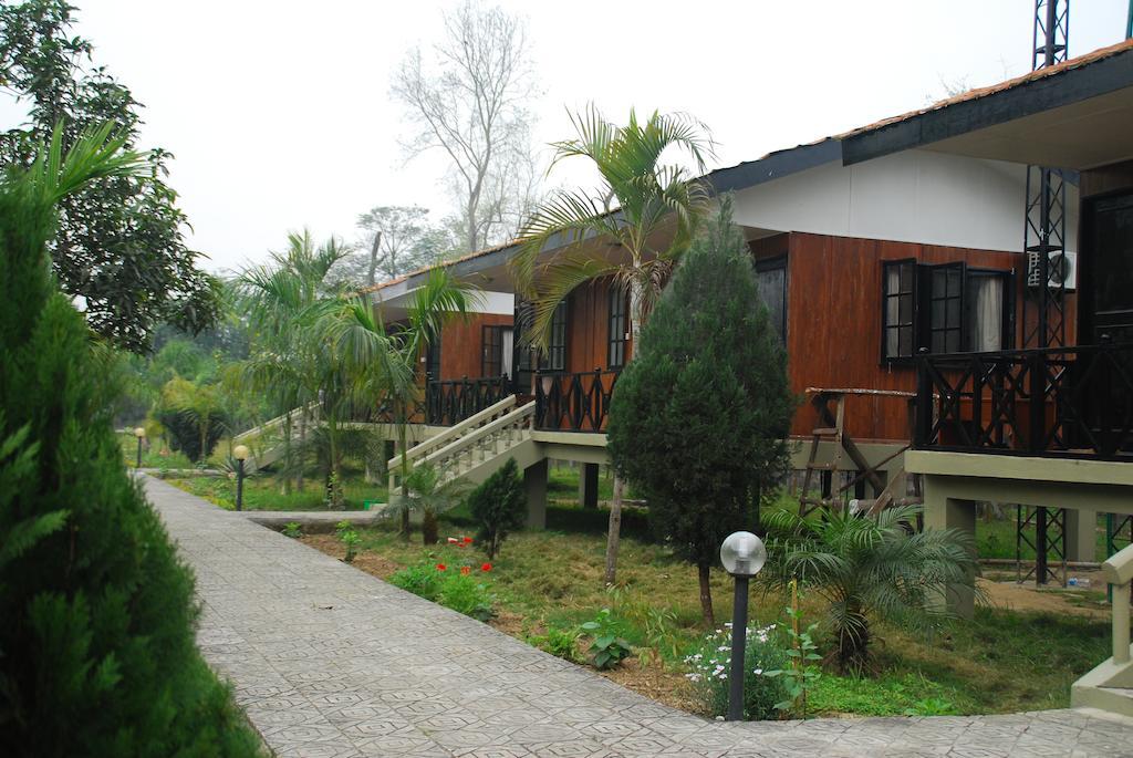 Jungle World Resort Sauraha Exterior foto