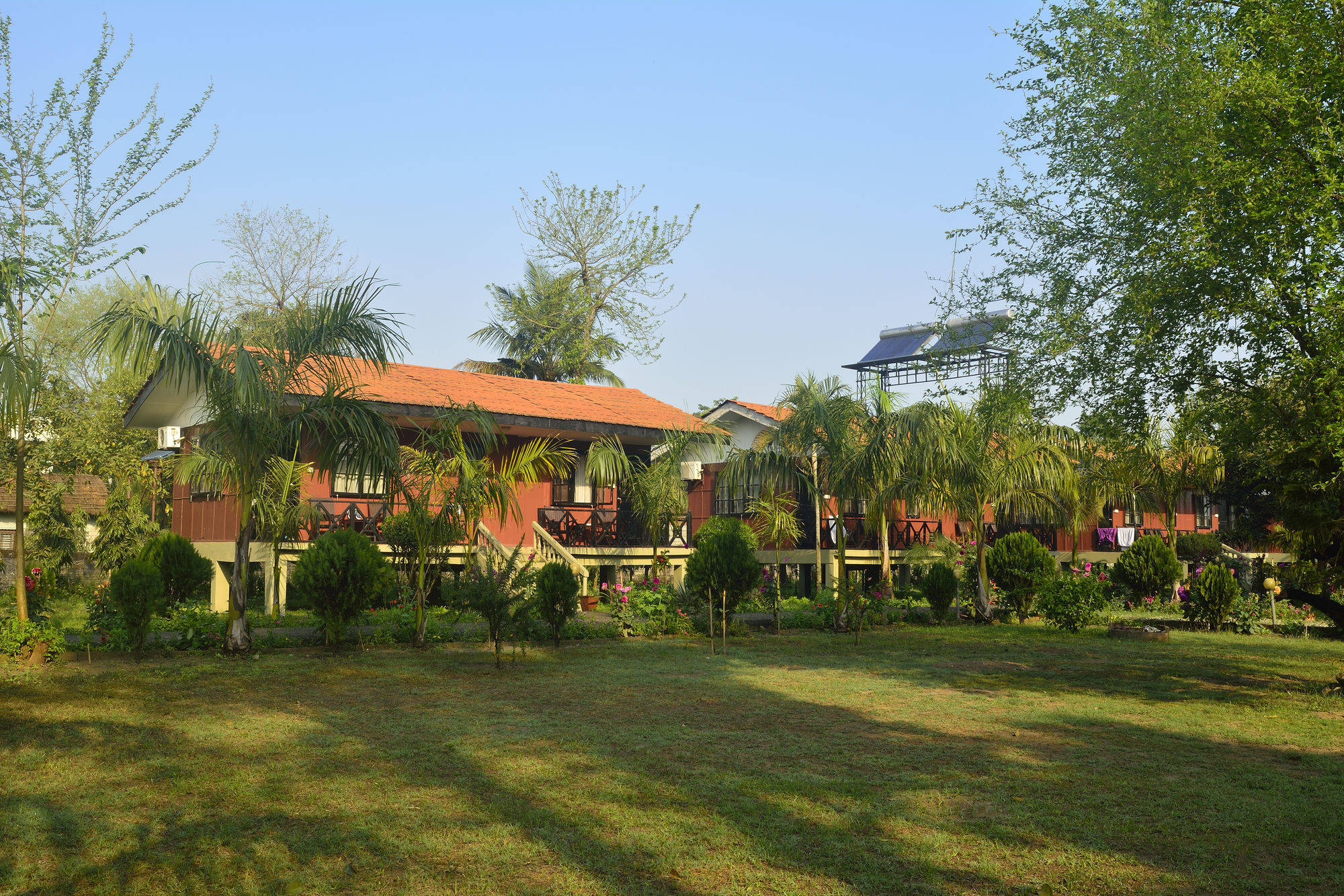 Jungle World Resort Sauraha Exterior foto