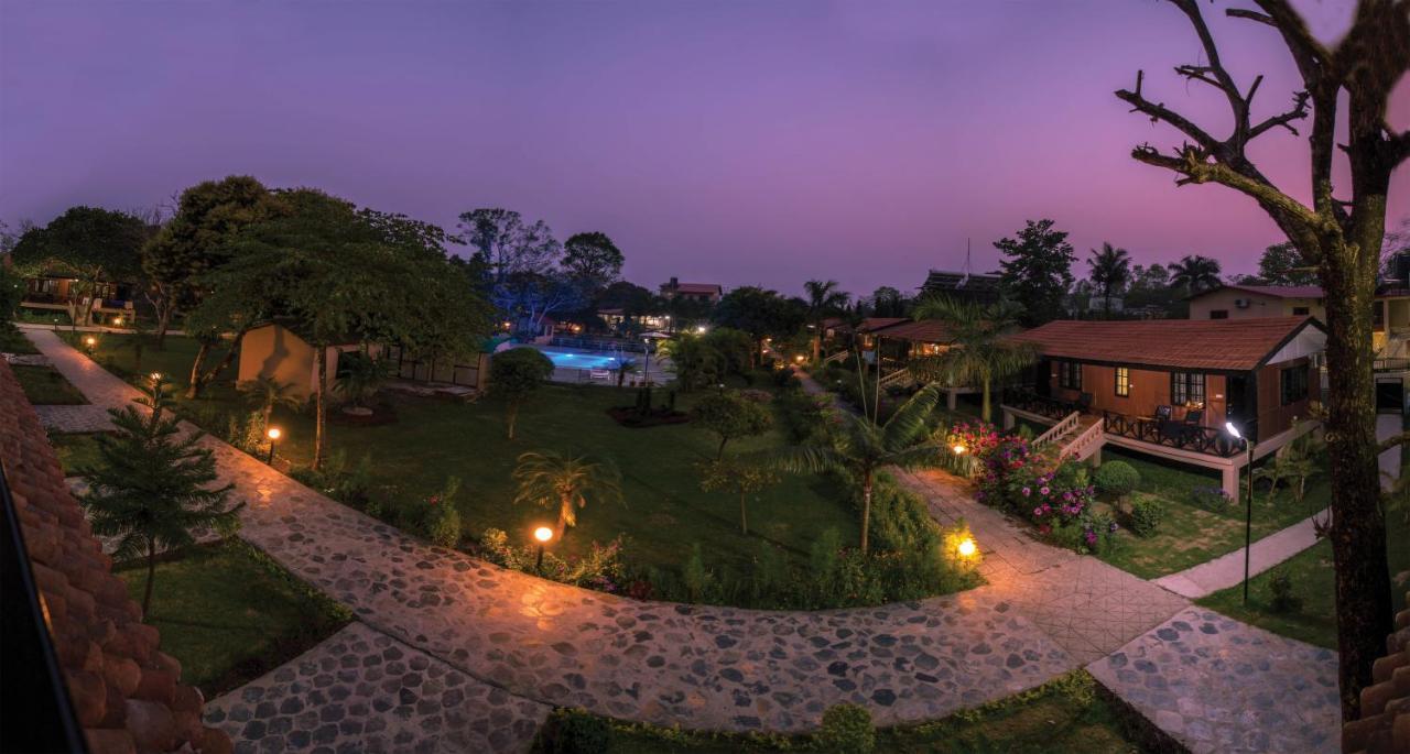 Jungle World Resort Sauraha Exterior foto